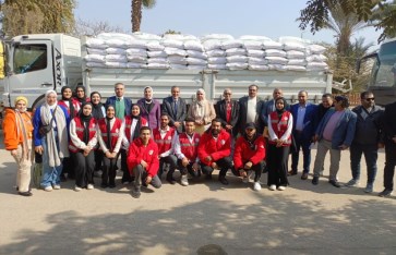 انطلاق قافلة جامعة الأزهر التنموية الشاملة إلى حلايب وشلاتين بالتعاون مع الهلال الأحمر المصري