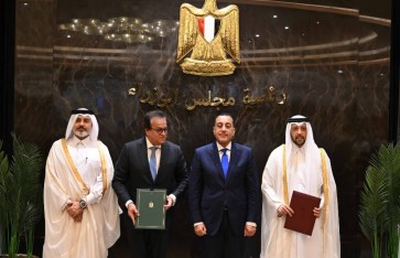 جانب من التوقيع 