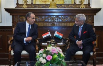 جانب من اللقاء  جانب من اللقاء