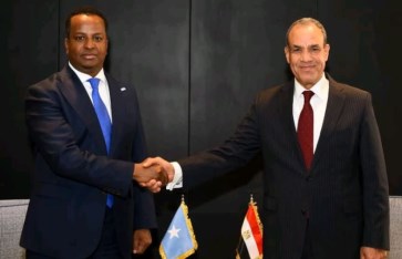 وزير الخارجية يو نظيره الصومالي