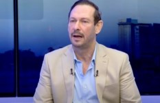 الفنان أيمن الشيوي