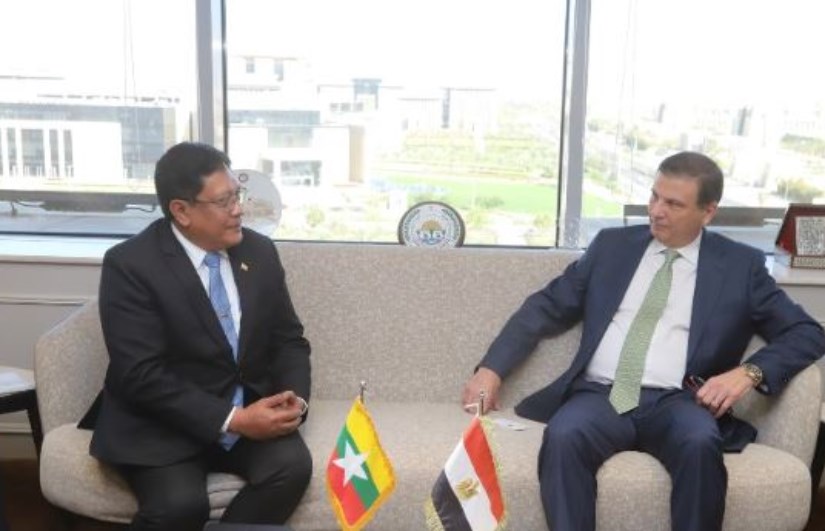 جانب من اللقاء جانب من اللقاء