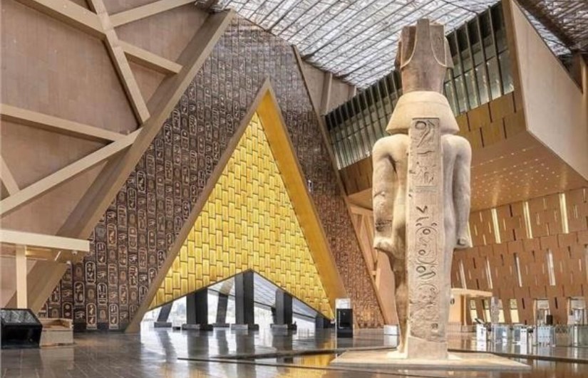  المتحف المصري الكبير
