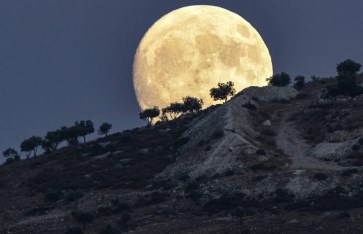 ظاهرة القمر العملاق