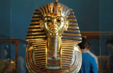   توت عنخ آمون