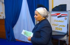 السيدة انتصار السيسي تدلي بصوتها