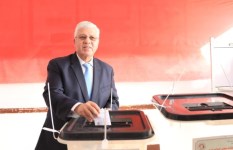 وزير التعليم العالي يُدلي بصوته