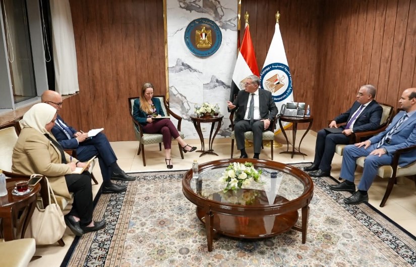 جانب من المباحثات 