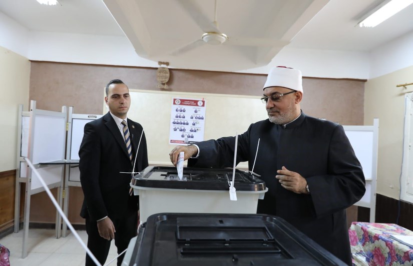 مفتي الجمهورية يُدلي بصوته