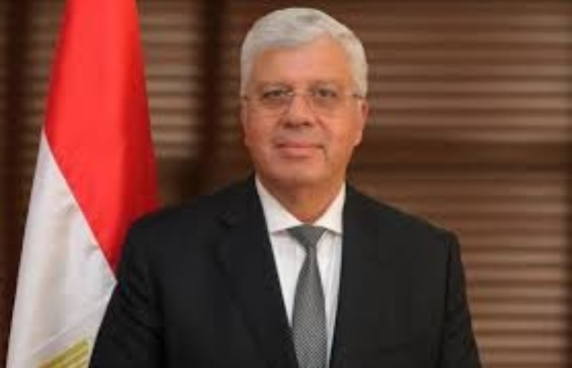 الدكتور أيمن عاشور