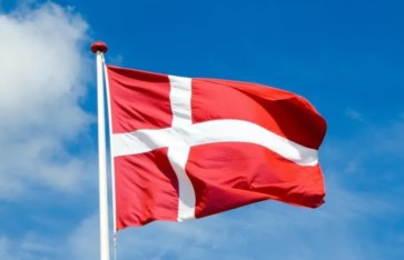 علم الدنمارك