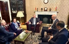 جانب من المباحثات 