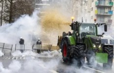  اشتباكات بين مزارعين أوروبيين والشرطة البلجيكية