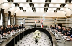 جانب من المباحثات 