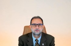 الدكتور طارق الهوبي