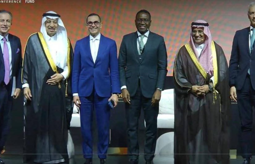 جانب من الجلسة 