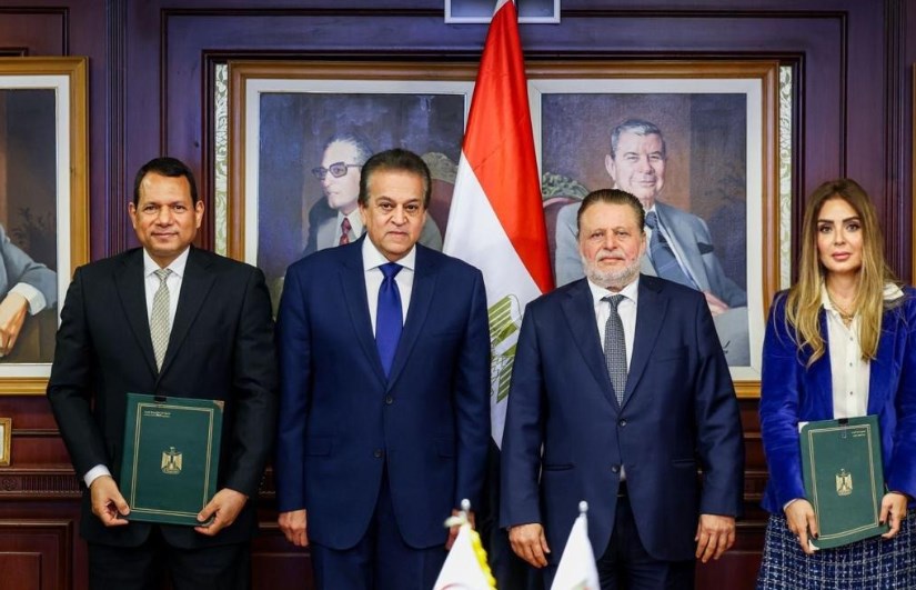 جانب من التوقيع 