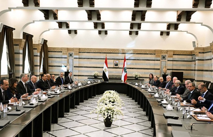 جانب من المباحثات 