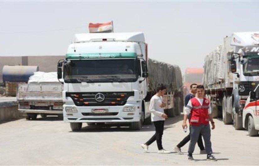 قافلة شاحنات المساعدات الإنسانية