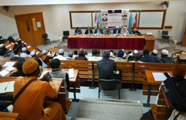 تدريب الطلاب والباحثين على تخريج الأحاديث ودراسة الأسانيد بكلية الوافدين بجامعة الأزهر