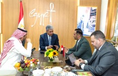 وزير السياحة والآثار يختتم زيارته لدبي بالإمارات العربية المتحدة بعقد مؤتمر صحفي بحضور ما يقرب من 100 صحفي