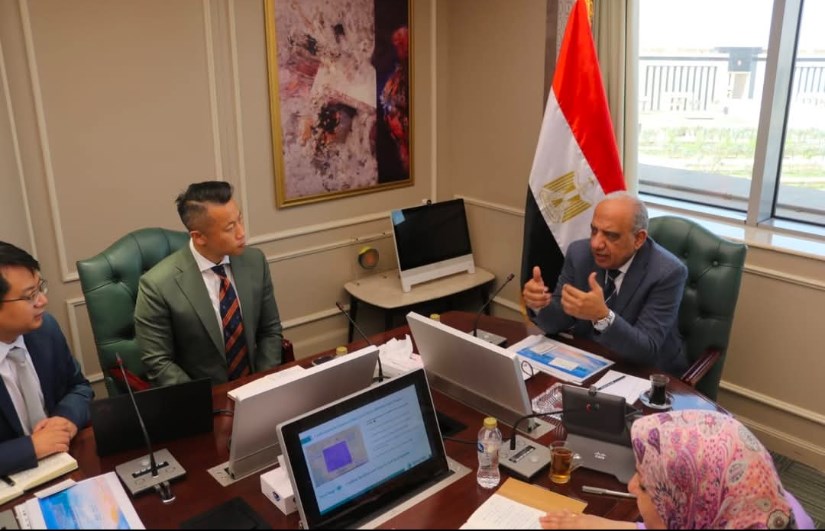 جانب من الاجتماع جانب من الاجتماع