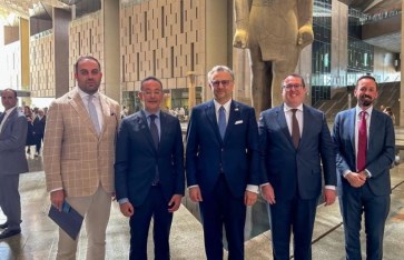 المتحف المصري الكبير يستقبل كبير مستشاري الرئيس الأمريكي