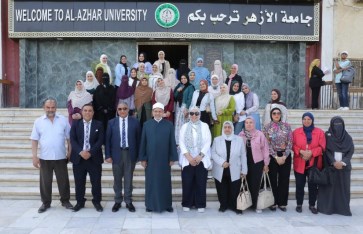 رئيس جامعة الأزهر يلتقي طالبات قسم الجغرافيا قبيل سفرهن لإجراء دراسة ميدانية لمرسى مطروح