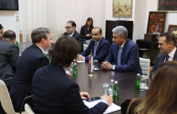 وزير السياحة والآثار يلتقي بوزير الثقافة الصربي في بلجراد لبحث سبل التعاون المستقبلي في مجال الآثار