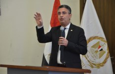 الدكتور شريف فاروق0