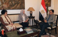 وزير الثقافة يبحث مع “جمعية المكنز الإسلامي” تعزيز التعاون في تدريب الكوادر وحفظ التراث
