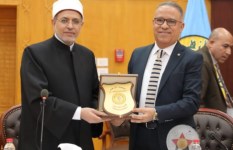 مجلس جامعة الأزهر يكرم الدكتور محمد جلال لاختياره عضوًا بالمجلس الوطني للتعليم والبحث