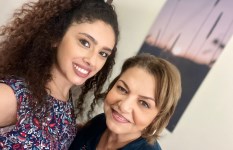 الفنانه عزة لبيب 