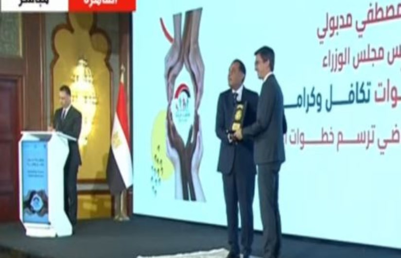 رئيس الوزراء يكرم شركاء النجاح في «تكافل وكرامة» رئيس الوزراء يكرم شركاء النجاح في «تكافل وكرامة»