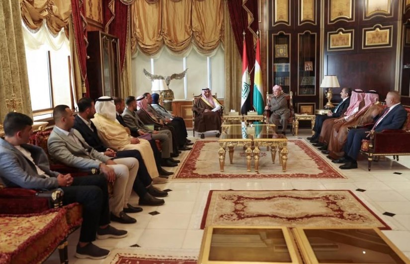 بارزاني يستقبل وفداً من عشيرة البغزات المنتمية لقبيلة الجبور بارزاني يستقبل وفداً من عشيرة البغزات المنتمية لقبيلة الجبور