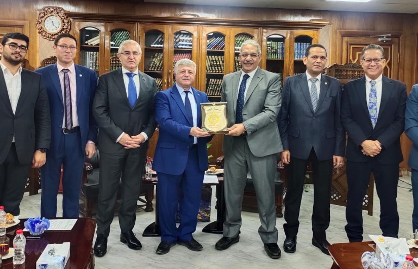 نائب رئيس جامعة الأزهر يبحث سبل التعاون العلمي مع سفير أذربيجان نائب رئيس جامعة الأزهر يبحث سبل التعاون العلمي مع سفير أذربيجان