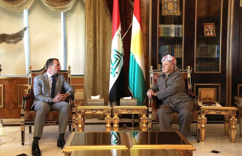 بارزاني يستقبل القنصل العام الفرنسي في أربيل.. علاقات سياسية ممتدة بارزاني يستقبل القنصل العام الفرنسي في أربيل.. علاقات سياسية ممتدة