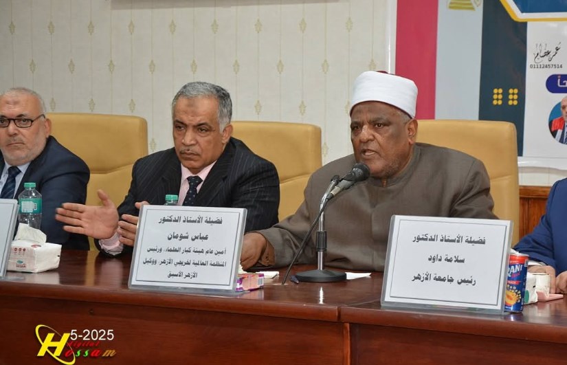 د. شومان يؤكد ضرورة انتقاء مصادر المعرفة ويحذر من مخاطر وسائل التواصل د. شومان يؤكد ضرورة انتقاء مصادر المعرفة ويحذر من مخاطر وسائل التواصل