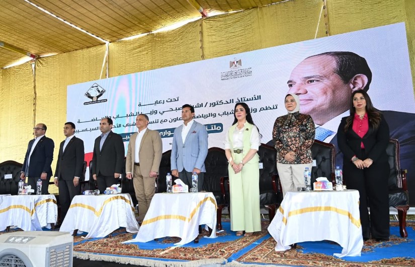 وزير الشباب والرياضة ومحافظ الإسماعيلية يشهدان ملتقي حواري مع شباب عدد من المحافظات وزير الشباب والرياضة ومحافظ الإسماعيلية يشهدان ملتقي حواري مع شباب عدد من المحافظات