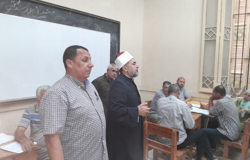 رئيس الشرقية الأزهرية يتفقد تصحيح مواد الشهادتين الابتدائية والإعدادية رئيس الشرقية الأزهرية يتفقد تصحيح مواد الشهادتين الابتدائية والإعدادية