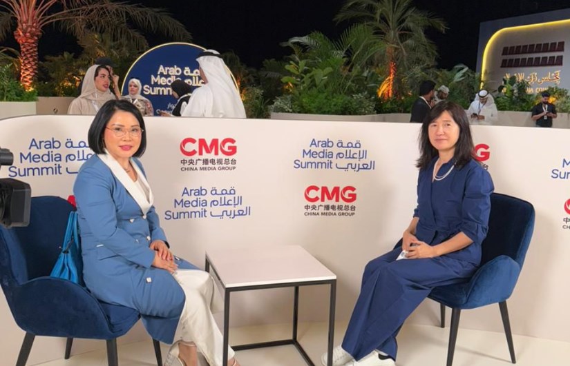 هونغ شيانغ تشي تدخل الصين ساحة الإنتاج العربي في قمة الإعلام بدبي وتدخل ساحة الإنتاج المصري قريبا هونغ شيانغ تشي تدخل الصين ساحة الإنتاج العربي في قمة الإعلام بدبي وتدخل ساحة الإنتاج المصري قريبا