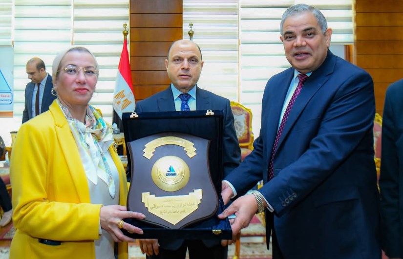 وزيرة البيئة وزيرة البيئة