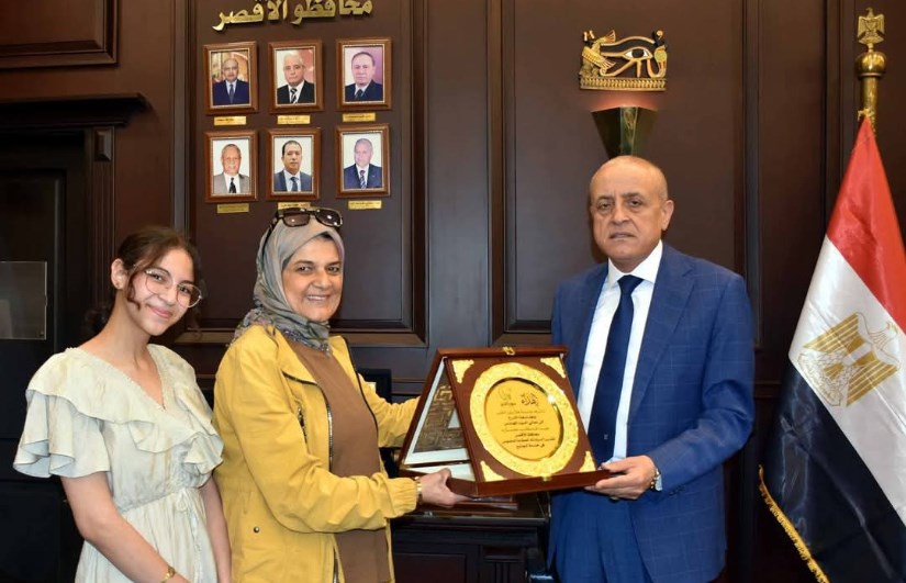 مؤسسه هلا بنور الخير تكرم محافظ الأقصر مؤسسه هلا بنور الخير تكرم محافظ الأقصر