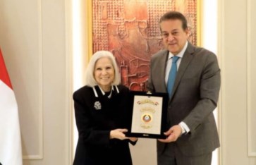 وزير الصحة  والسفيرة هيفاء ابو غزالة