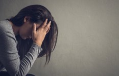 هل يؤثر الألم النفسي على صحة جسد الإنسان؟.. أمراض غامضة