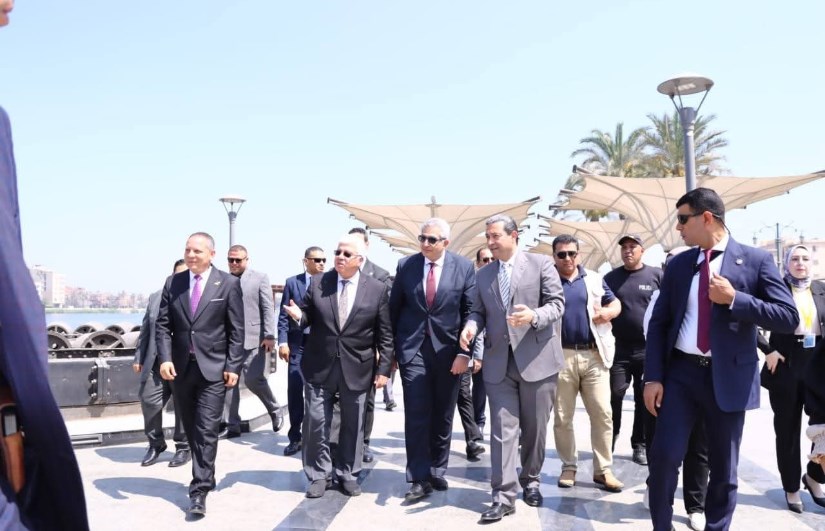 جانب من الزياره جانب من الزياره