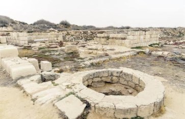 وزارة السياحة والآثار 