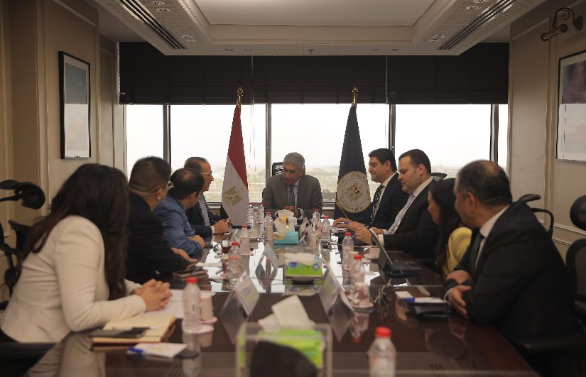 وزير السياحة والآثار يبحث مع أحد الشركات الصينية الرائدة في مجال البواخر السياحية وزير السياحة والآثار يبحث مع أحد الشركات الصينية الرائدة في مجال البواخر السياحية