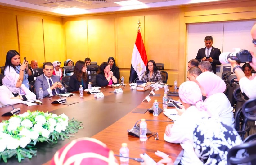 جانب من الاجتماع جانب من الاجتماع