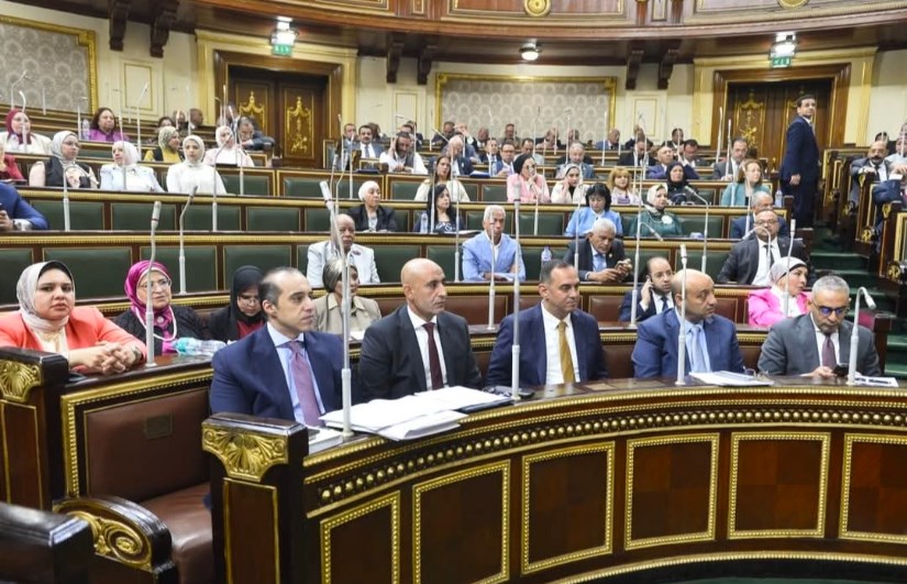 جانب من الجلسة جانب من الجلسة